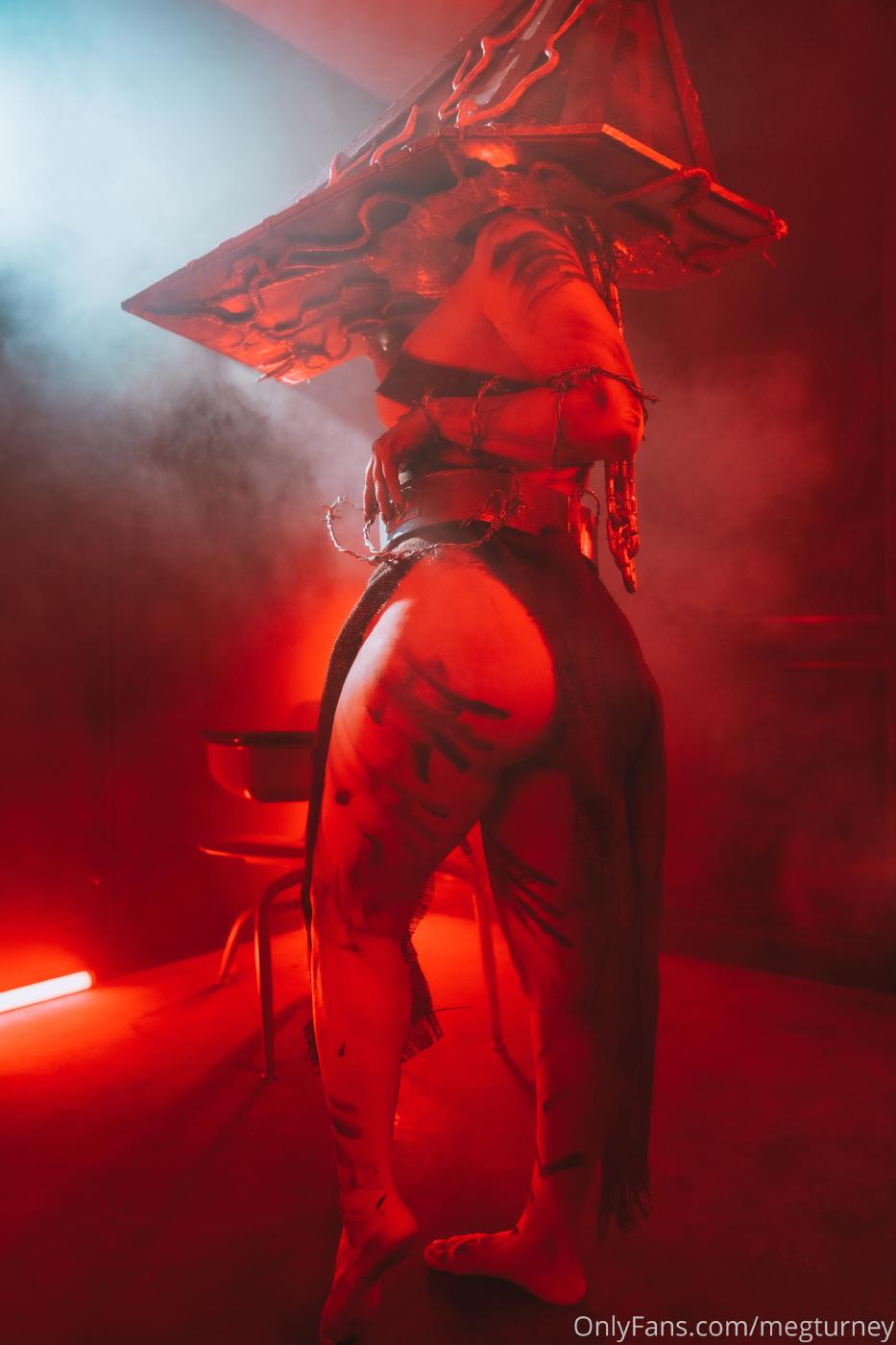 Meg Turney Pyramid Head Cosplay Onlyfans Set Leaked 4 41E19011