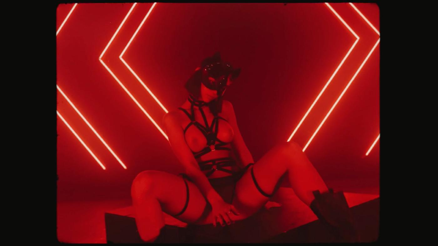 Rachel Cook Cat Mask Posing Topless Video Leaked 5 1345E312