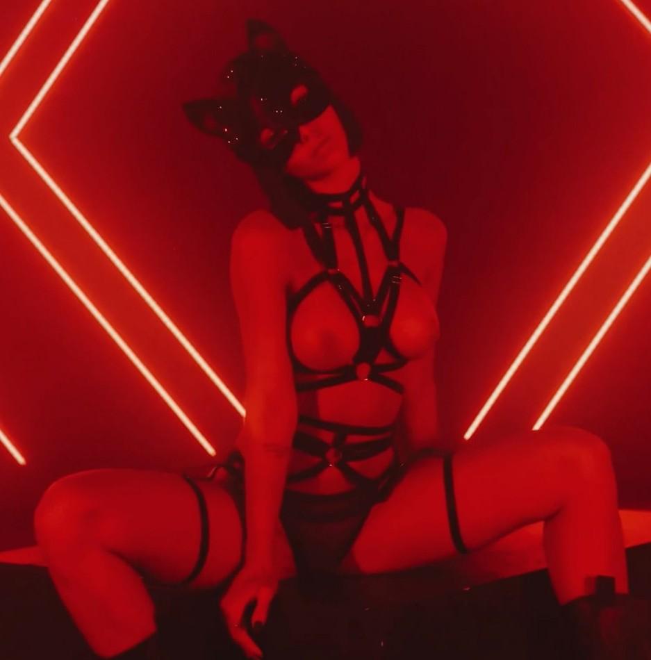 Rachel Cook Cat Mask Posing Topless Video Leaked 8 36F3B60B